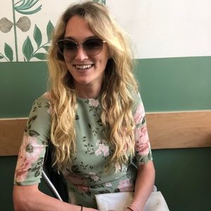 Meet your Posher, Olivia